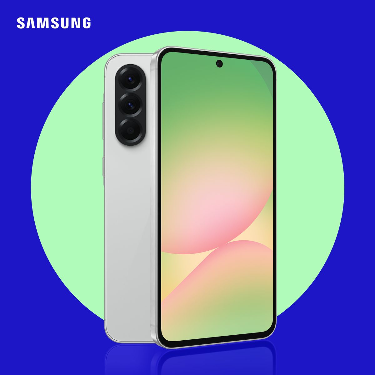 samsung galaxy a56 i fargen lys grå på en blå og grønn bakgrunn