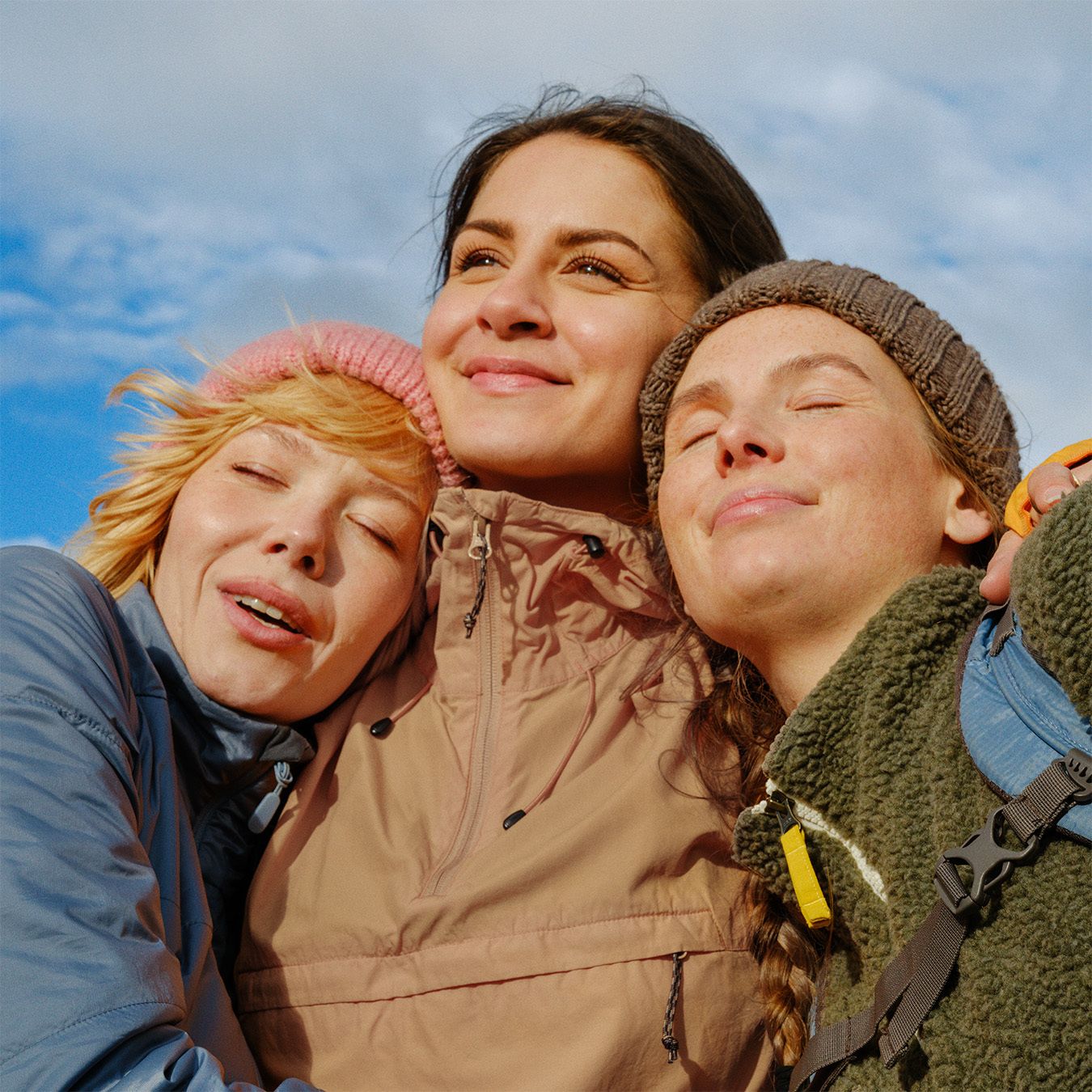 Tre damer ute på tur