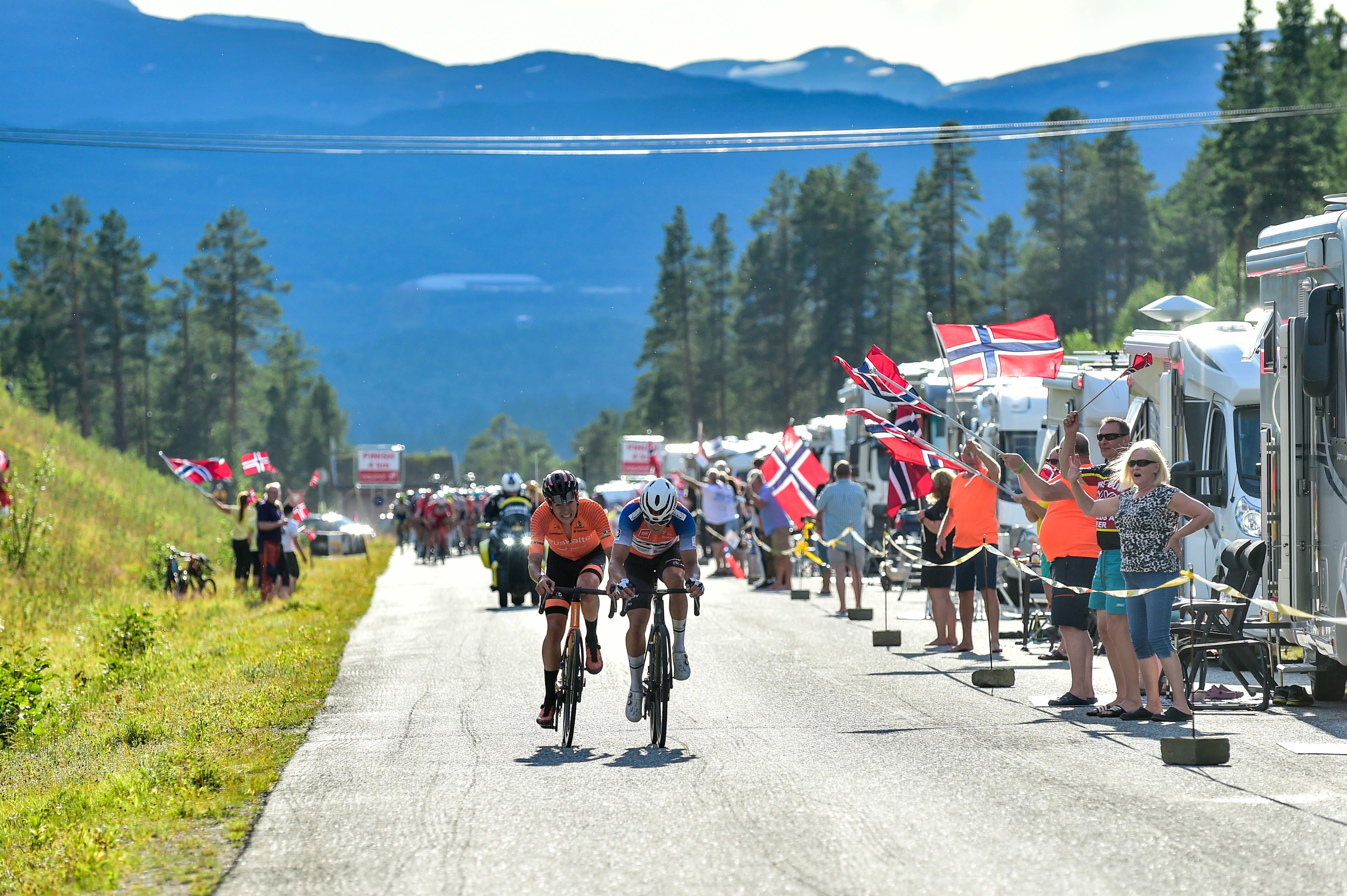 Arctic Race of Norway er en folkefest når rittet pågår. Etterpå sitter vertskommunene igjen med super dekning på mobil og bredbånd, til glede for innbyggere og næringsliv. Foto: Runge Dahl