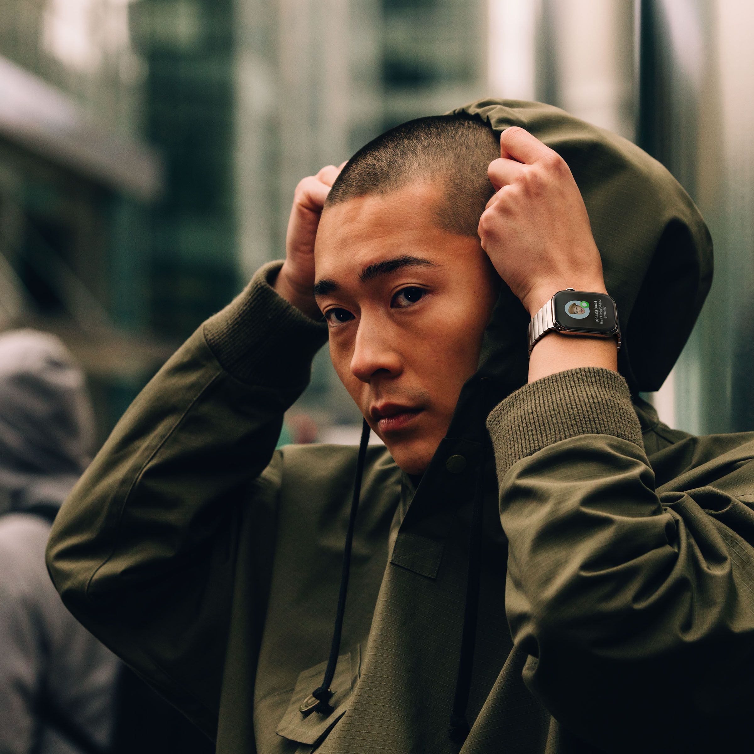 Gutt med smartklokke Apple Watch Series 10