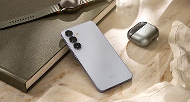 samsung galaxy s25 i fargen grå med buds og smartklokke