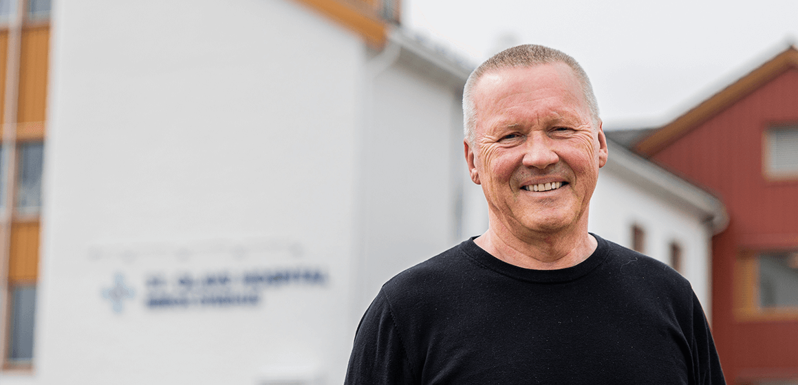 - Det er ikke sikkert legespesialisten trenger å være fysisk her til enhver tid, men vi kan nå han på avstand, sier Jan Gunnar Skogås, avdelingssjef ved Røros sykehus. Ny teknologi åpner nye muligheter.