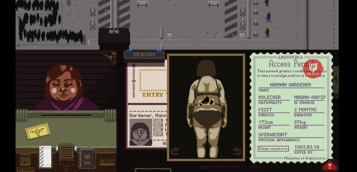 Grensesnitt fra spillet "Papers, Please" med dokumentkontroll