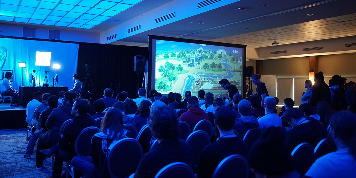 Bilde av et miljø hvor det bedrives e-sport.