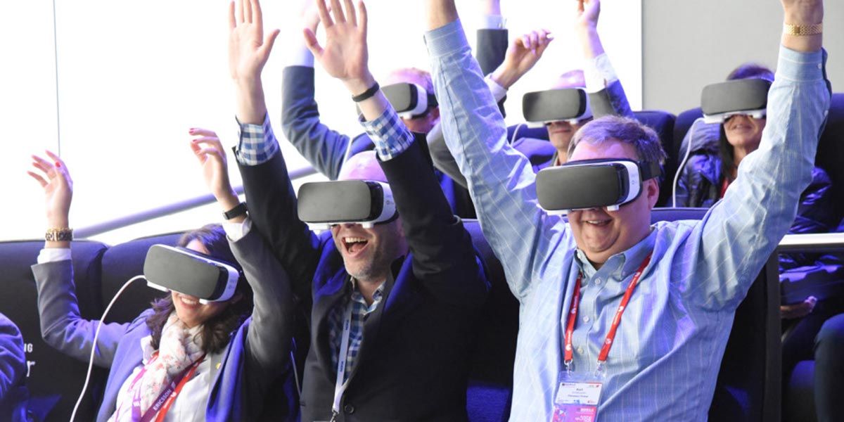 Demonstrasjon av Samsung Gear VR på MWC i Barcelona. Foto: Mikael Lunde