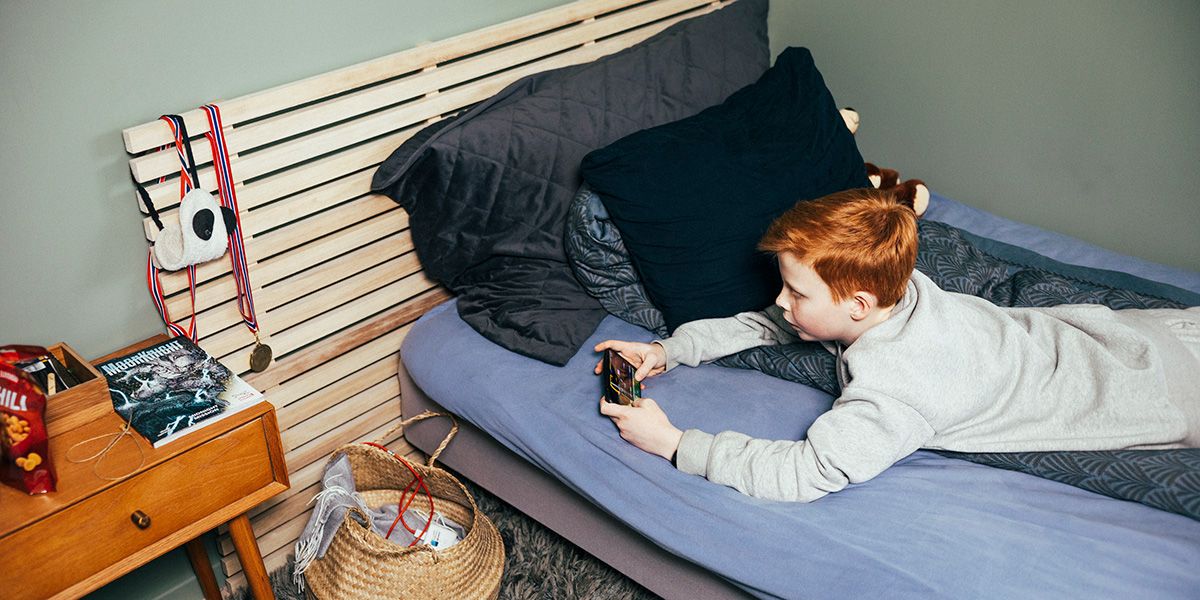 Mamma Tina stoler på at Martin sier fra om han opplever noe ubehagelig på mobilen.