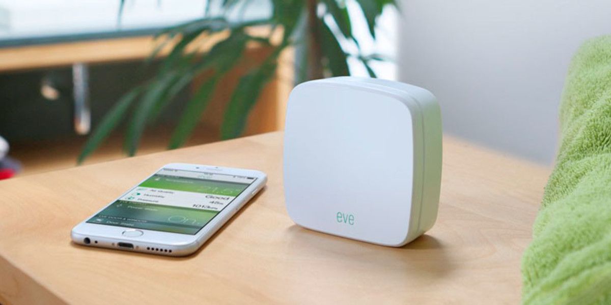 Denne Eve-romsensoren fra Elgato er en av mange produkter som støtter Apples HomeKit.