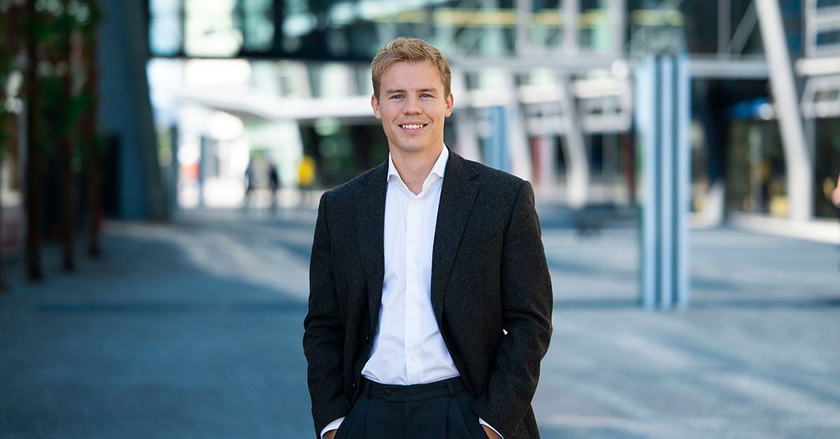 Bilde av Petter Dines Olsen, fagsjef og advokat i HELP