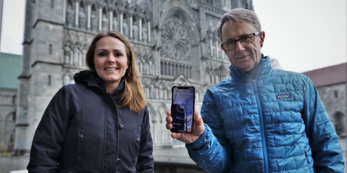 Daværende distrikts- og digitaliseringsminister Linda Hofstad Helleland og dekningsdirektør i Telenor, Bjørn Amundsen i Trondheim