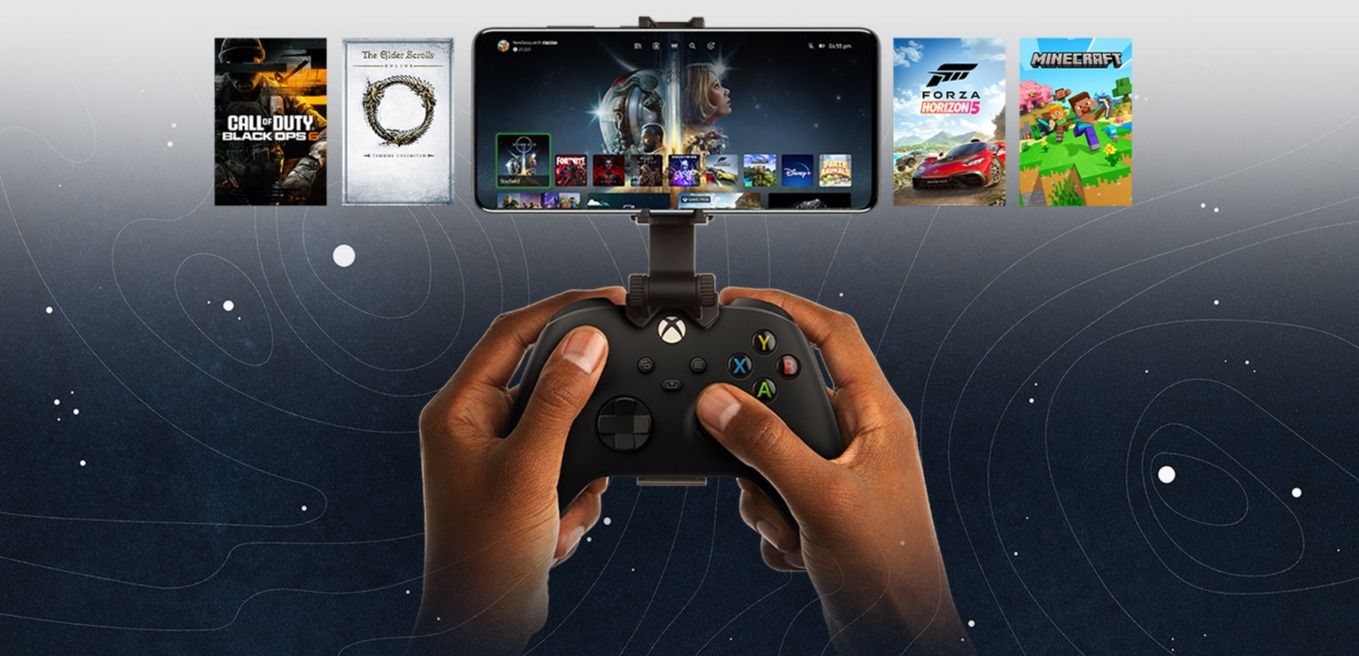 Hender holder Xbox-kontroller koblet til mobil for gaming