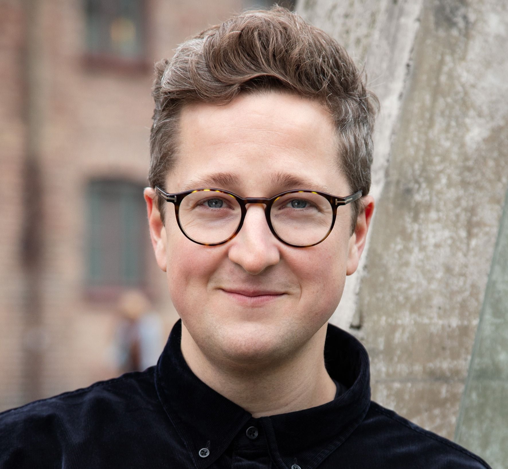 Person i svart skjorte