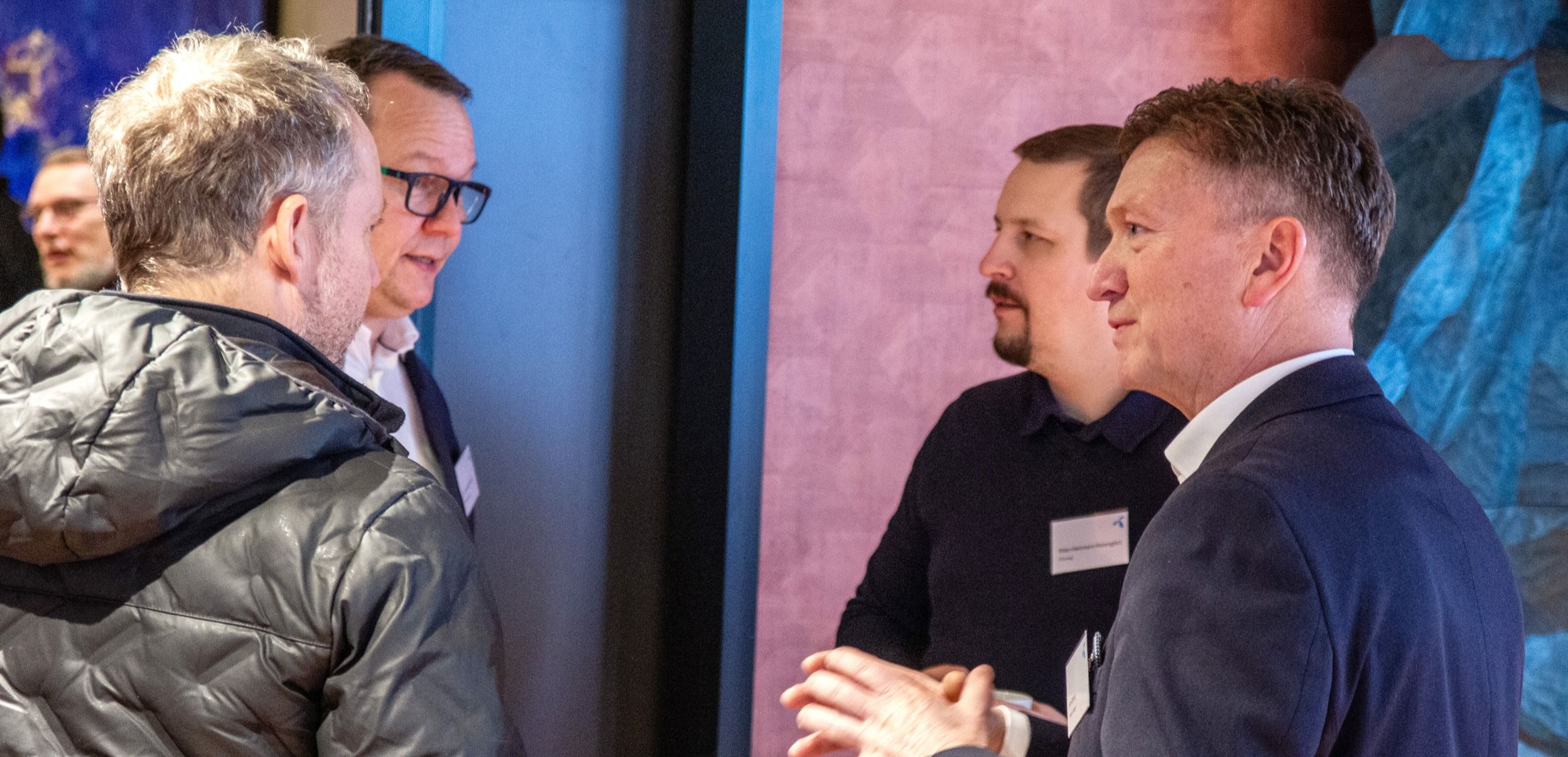 Personer i samtale under Krafttak 2026