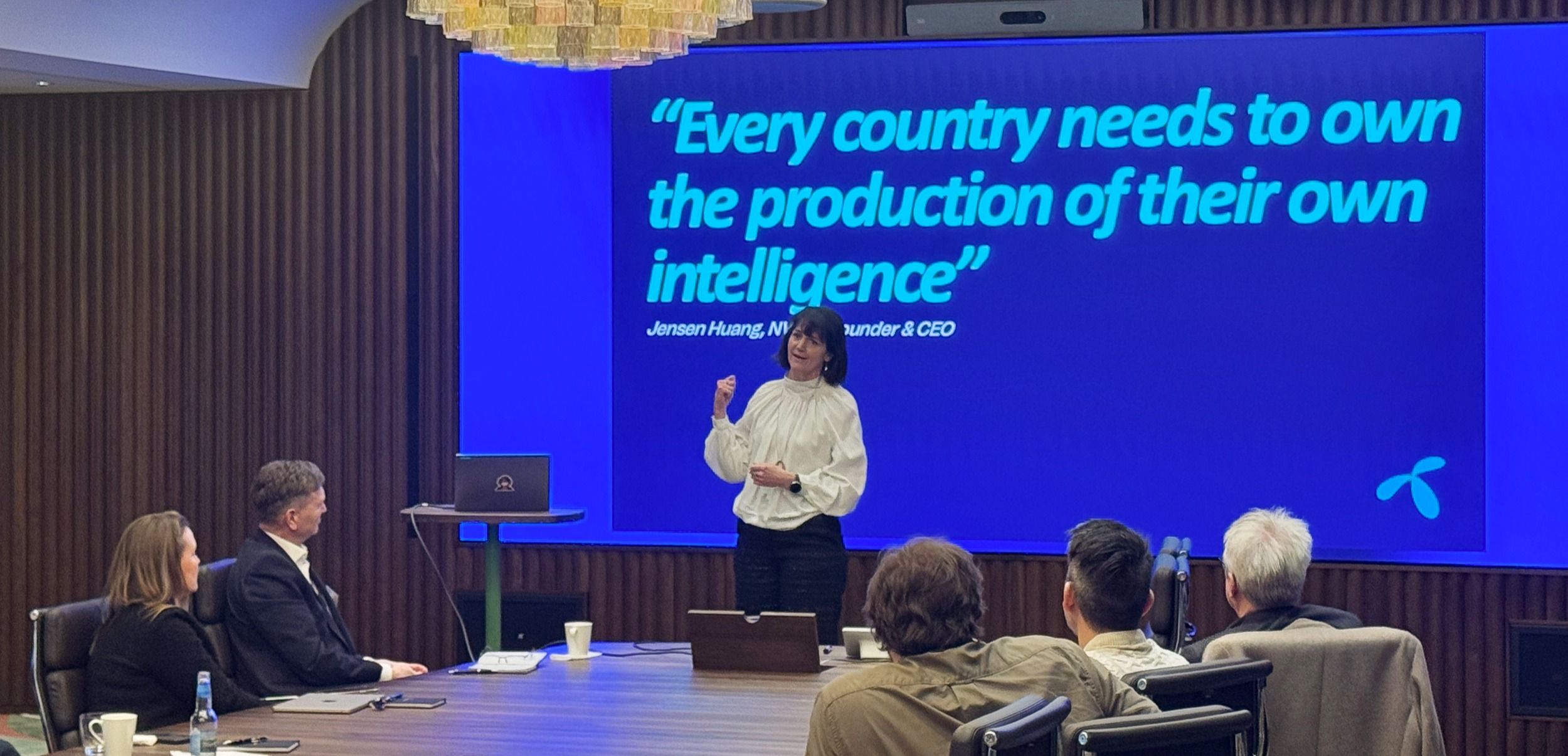 Presentasjon fra Kaaren Hilsen og Telenors AI Factory