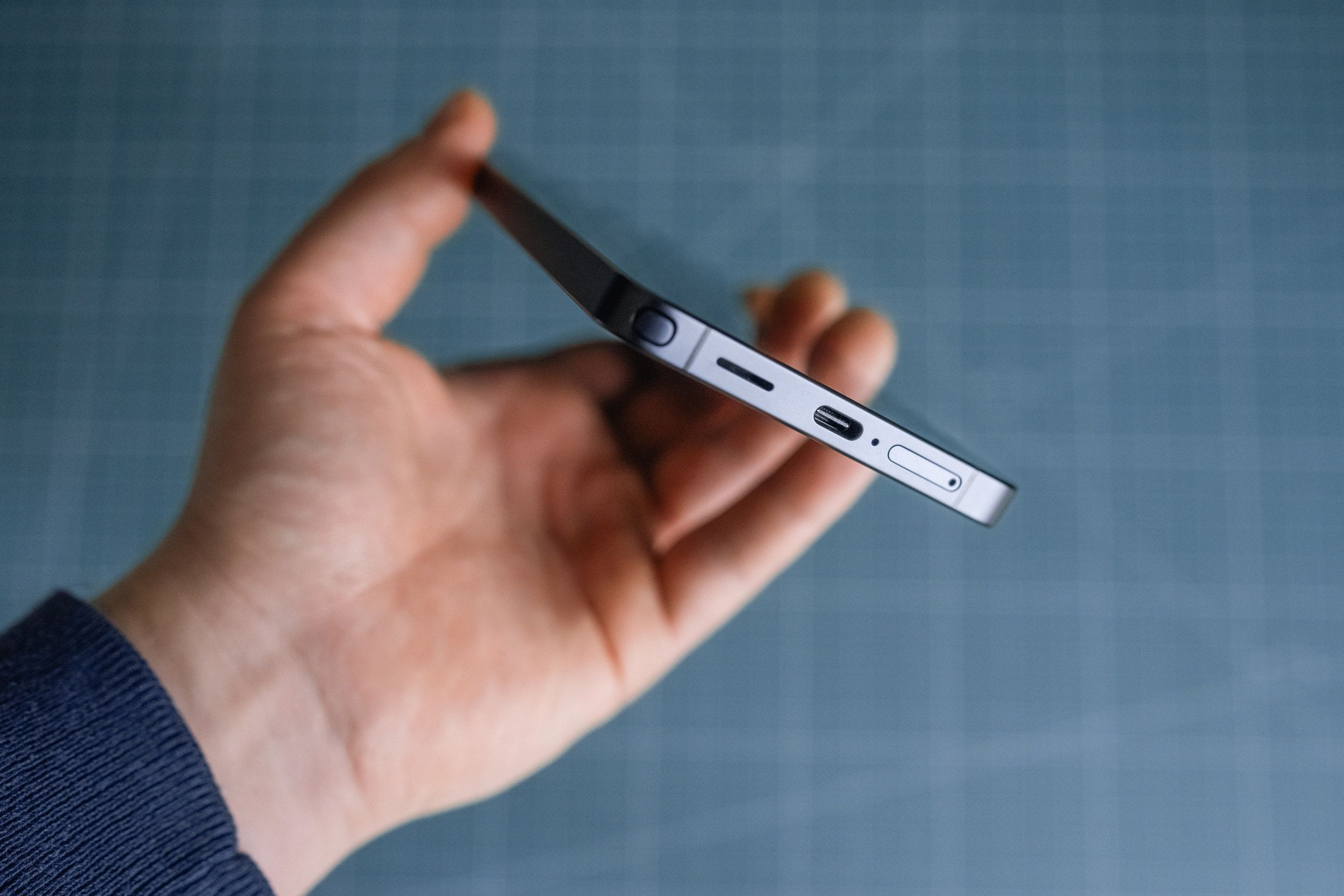 Test av Samsung Galaxy S26 Ultra, som ligger godt i hånden