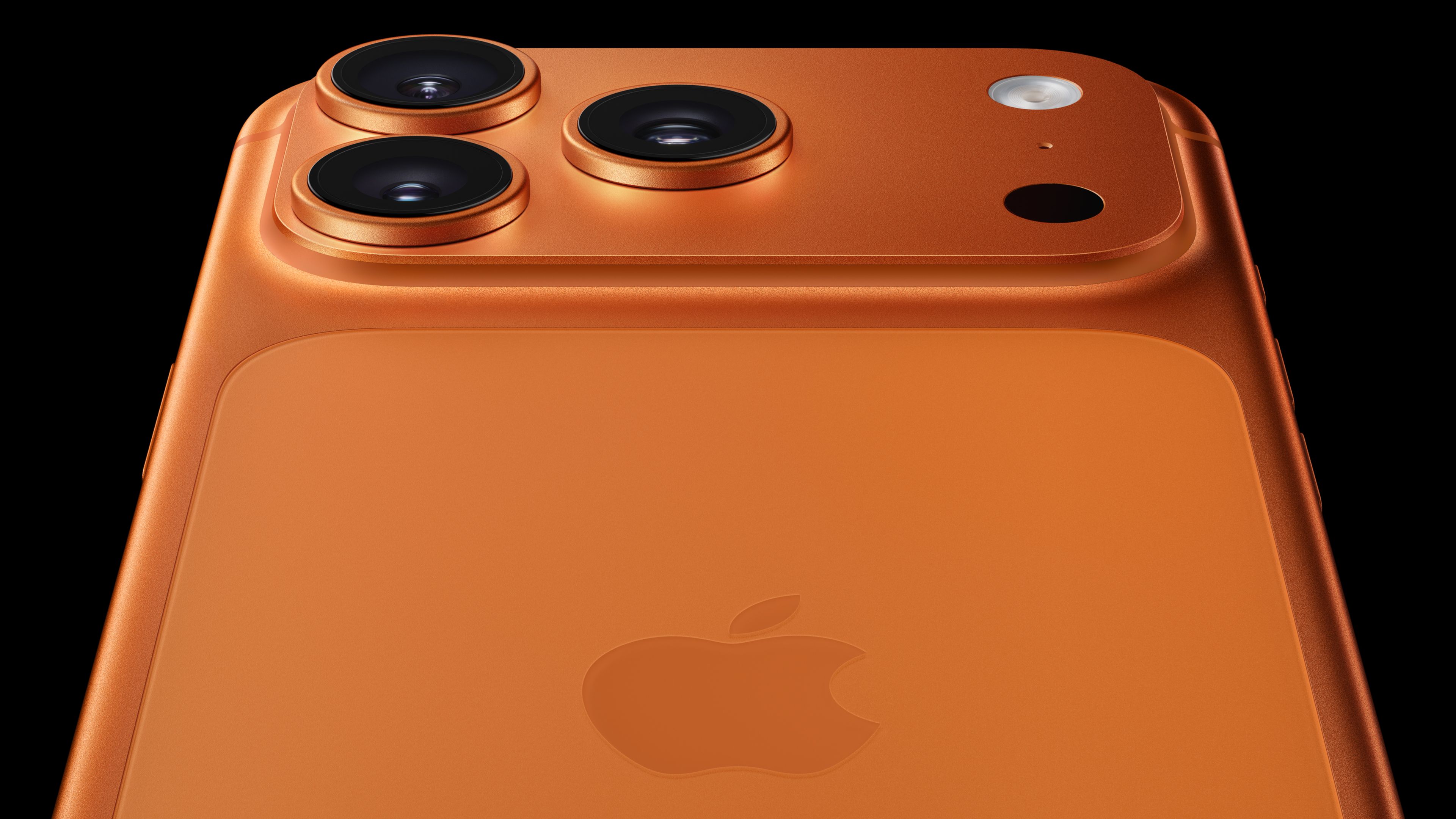 Nærbilde av kameraene på nyeste iPhone 17 Pro i oransje farge