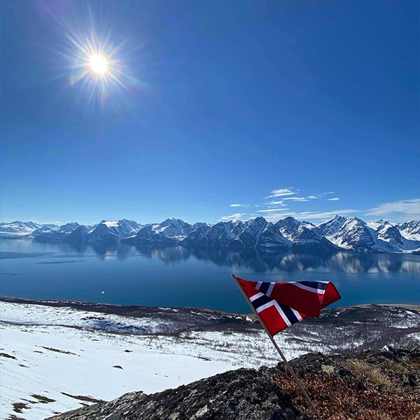 flagg fjell fjor 17. mai