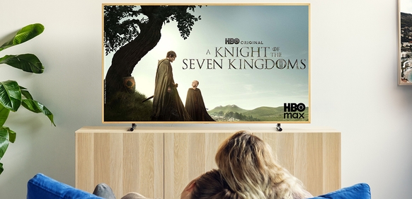 Bilde av noen som har husket å aktivere HBO Max, slik at de kan se på HBO Max.